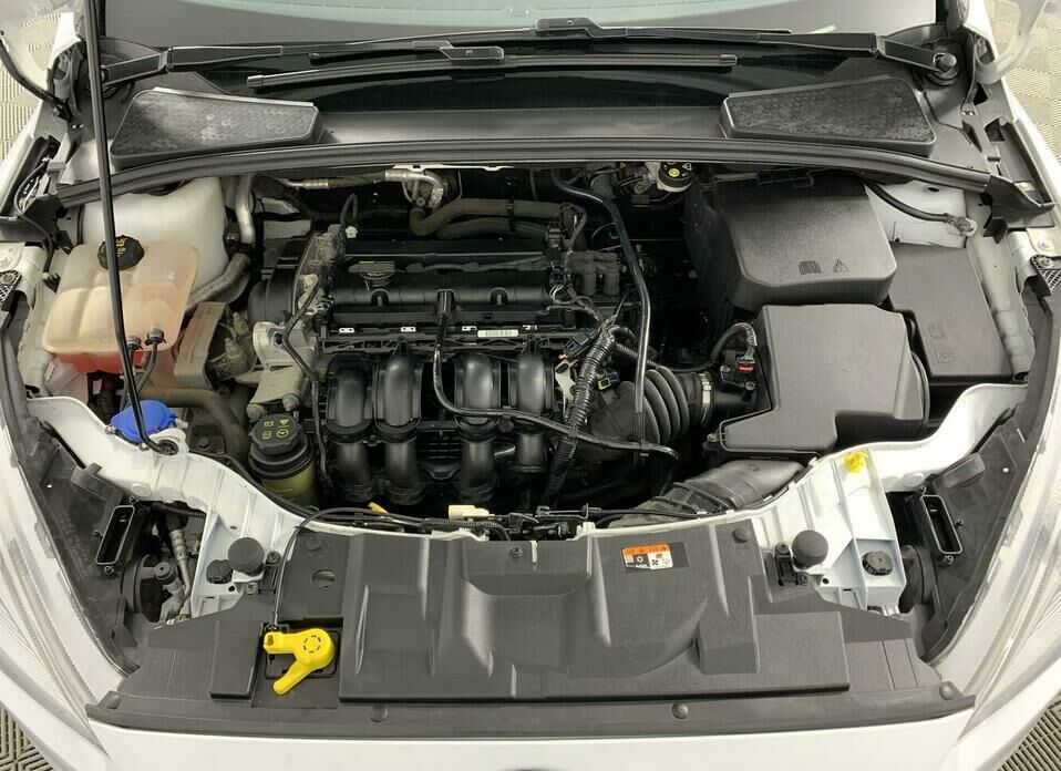 Ford Focus 1.6 MT (105 л.с.)