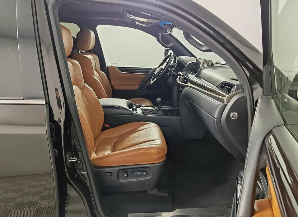 Lexus LX, III Рестайлинг 2 570 5.7 AT (367 л.с.) 4WD