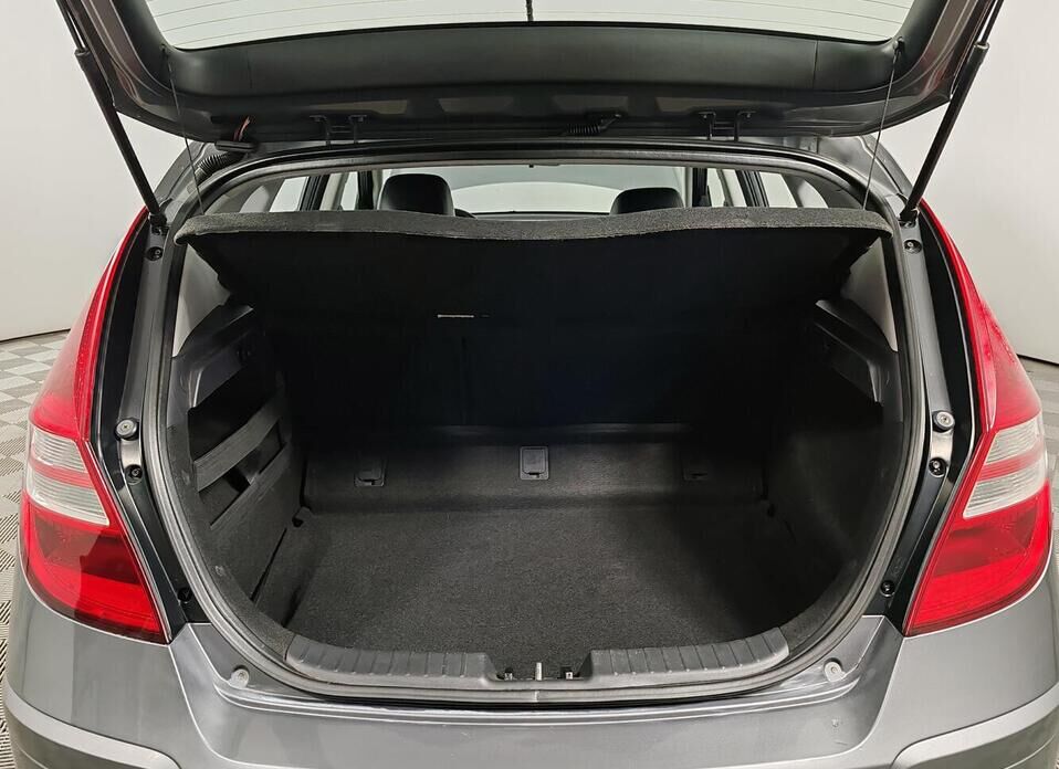 Hyundai i30, I Рестайлинг 1.6 MT (126 л.с.)