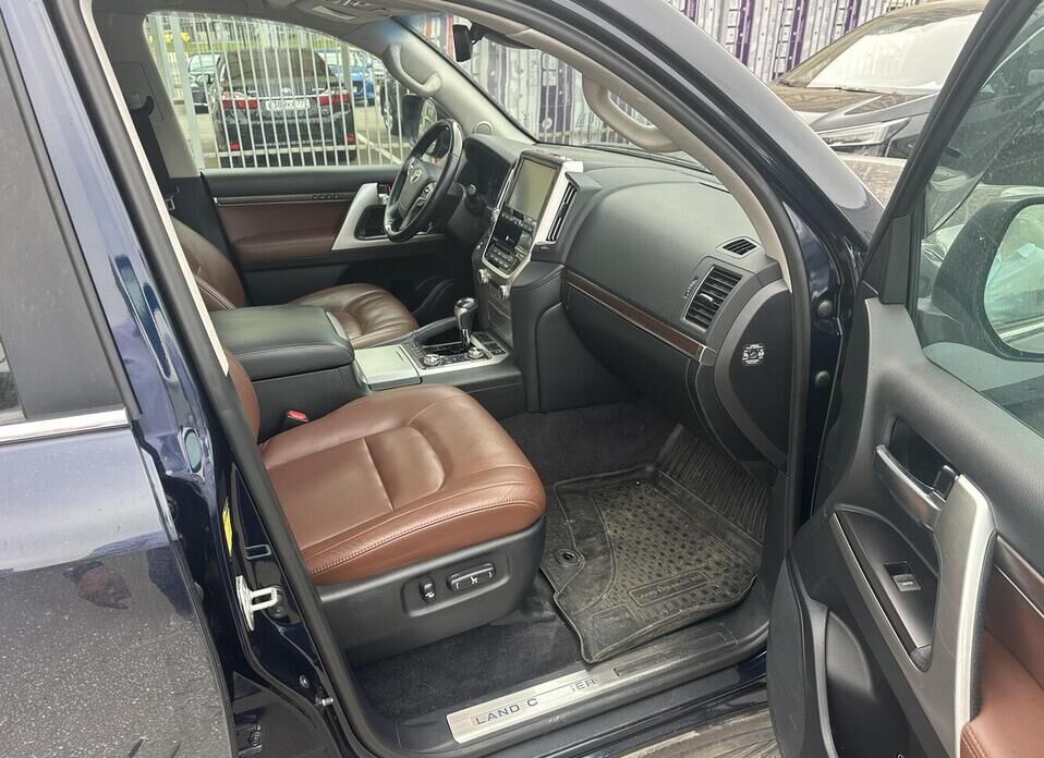 Toyota Land Cruiser, 200 Series Рестайлинг 2 4.5d AT (249 л.с.) 4WD