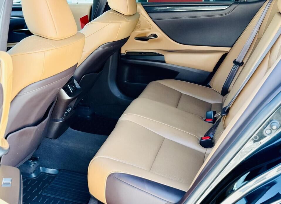 Lexus ES, VII 250 2.5 AT (200 л.с.)