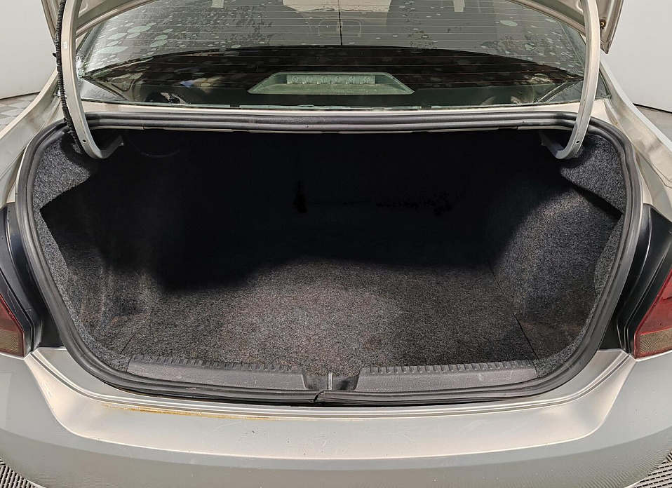 Volkswagen Polo, V 1.6 MT (105 л.с.)