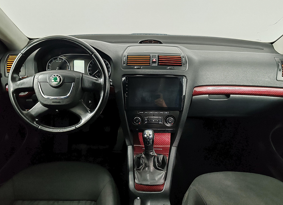 Skoda Octavia, II (A5) Рестайлинг 1.6 MT (102 л.с.)