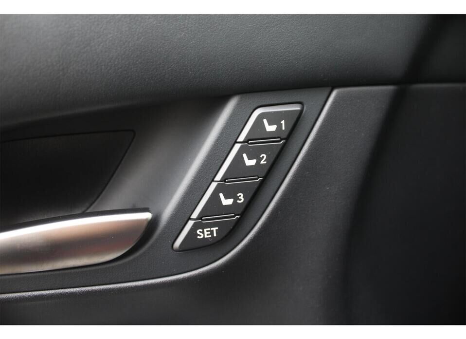 Lexus LX, III Рестайлинг 2 570 5.7 AT (367 л.с.) 4WD