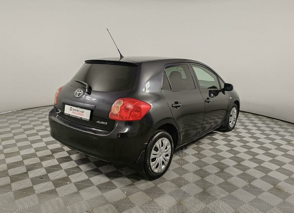 Toyota Auris 1.6 MT (124 л.с.)