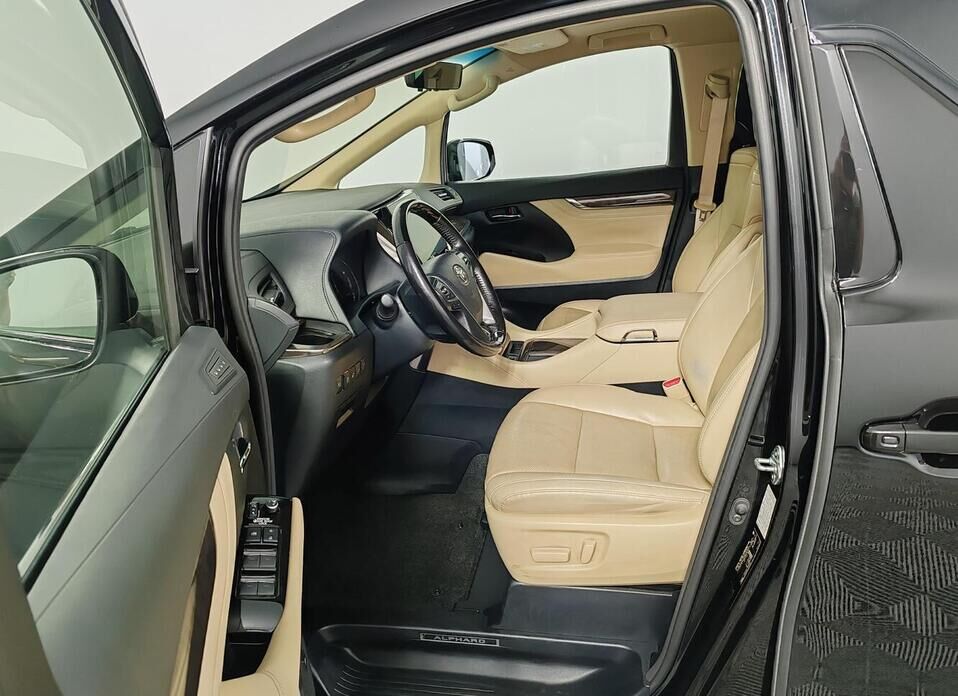 Toyota Alphard, III Рестайлинг 3.5 AT (300 л.с.)