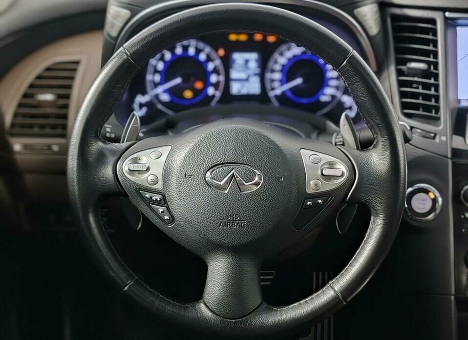 Infiniti FX FX37 3.7 AT (333 л.с.) 4WD
