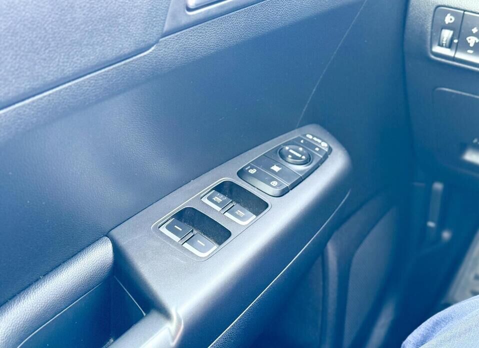 Kia Sportage, IV Рестайлинг 2.0 MT (150 л.с.) 4WD