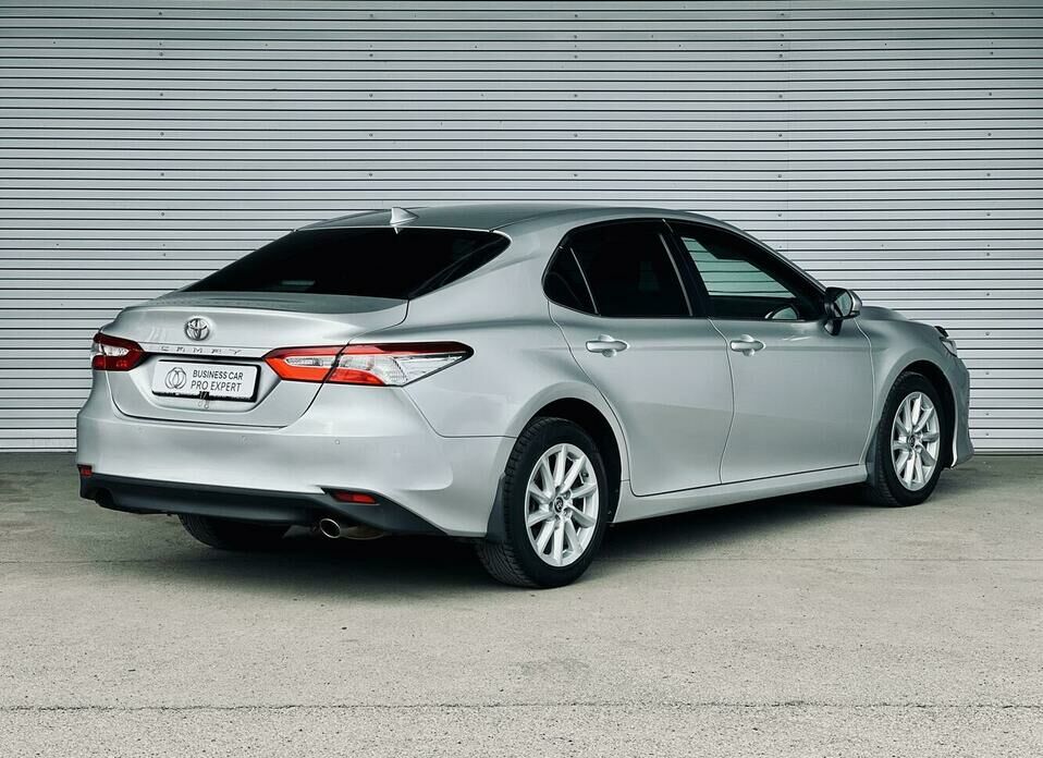 Toyota Camry 2.5 AT (200 л.с.)