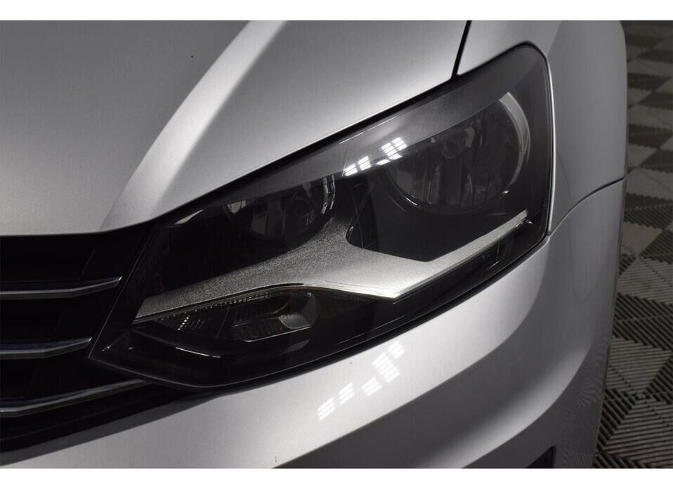 Volkswagen Polo, V Рестайлинг 1.6 AT (110 л.с.)