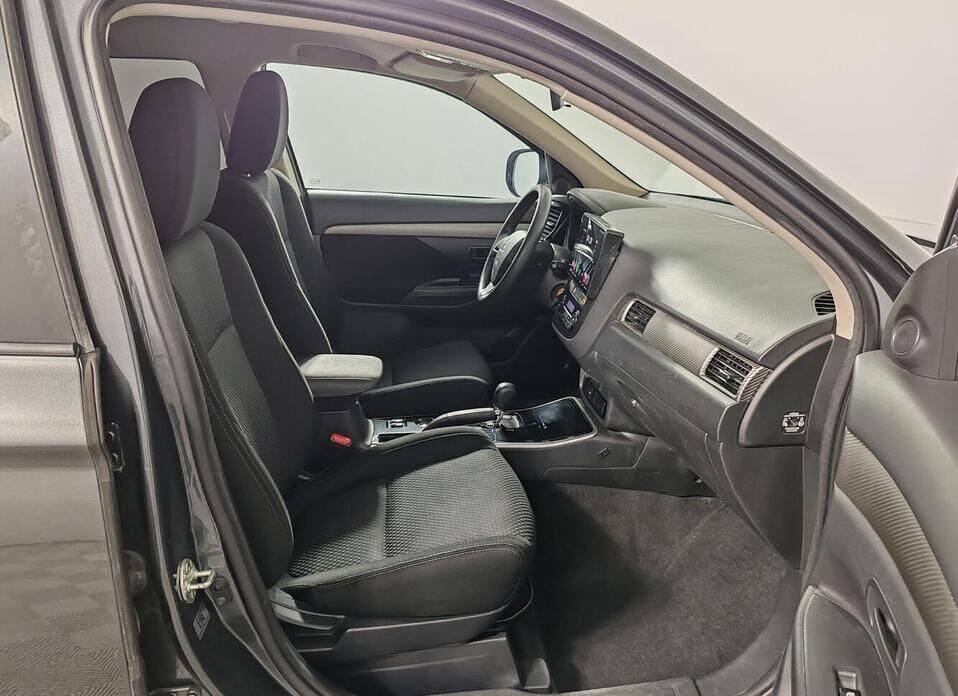 Mitsubishi Outlander, III Рестайлинг 2 2.0 CVT (146 л.с.)