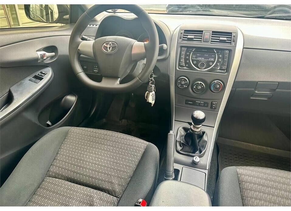 Toyota Corolla, X (E140, E150) Рестайлинг 1.6 MT (124 л.с.)