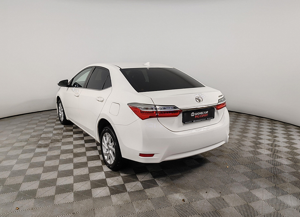 Toyota Corolla, XI (E160, E170) Рестайлинг 1.6 CVT (122 л.с.)