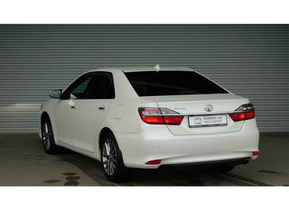 Toyota Camry 2.5 AT (181 л.с.)