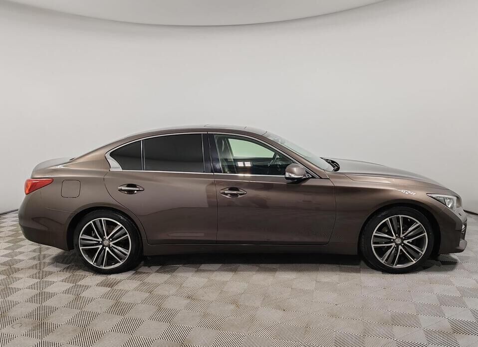 Infiniti Q50 2.0 AT (211 л.с.)
