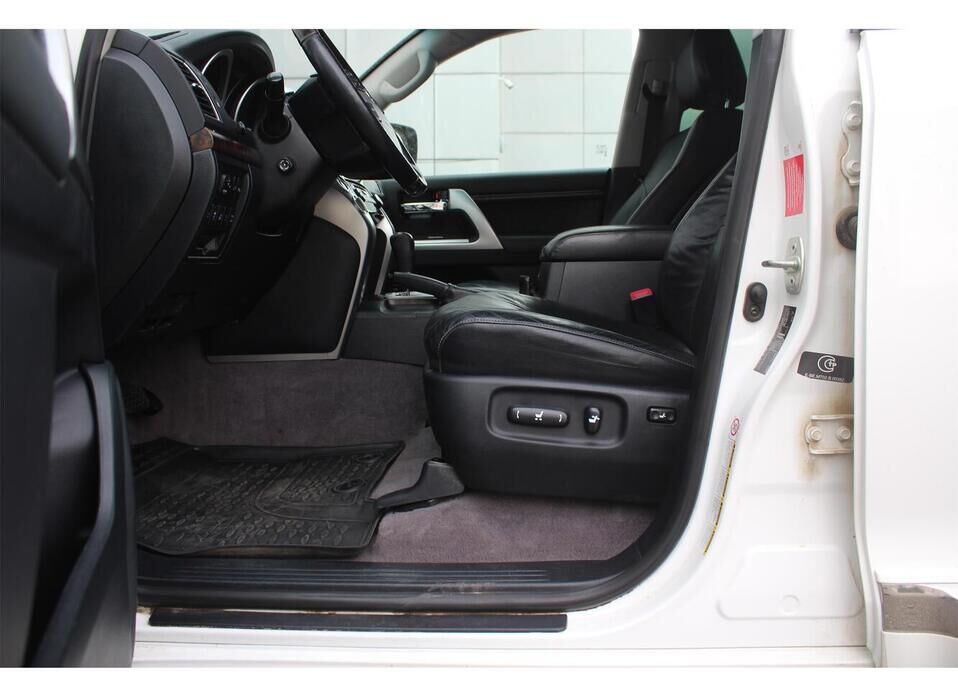 Toyota Land Cruiser, 200 Series Рестайлинг 1 4.5d AT (235 л.с.) 4WD