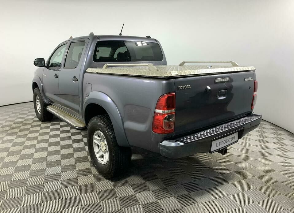 Toyota Hilux 2.5d MT (144 л.с.) 4WD