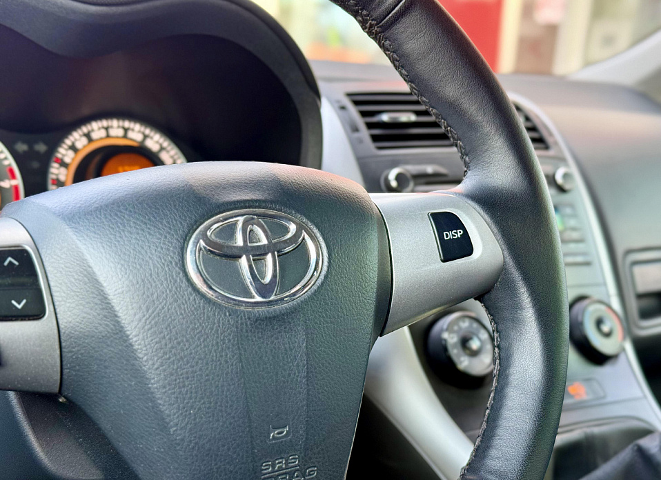 Toyota Auris, I Рестайлинг 1.6 MT (132 л.с.)