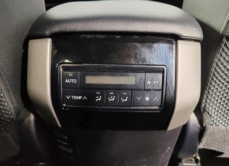 Toyota Land Cruiser Prado, 150 Series Рестайлинг 2 2.8d AT (177 л.с.) 4WD