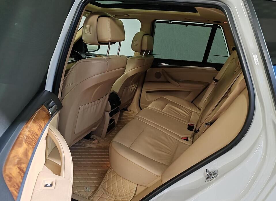 BMW X5, II (E70) 30i 3.0 AT (272 л.с.) 4WD