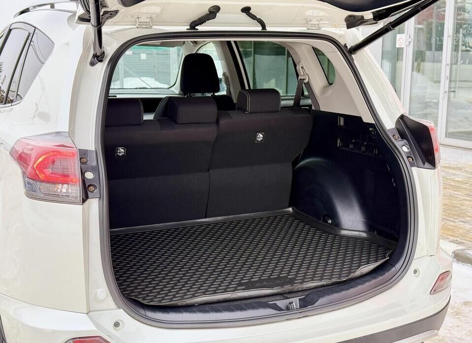 Toyota RAV4, IV (XA40) Рестайлинг 2.5 AT (180 л.с.) 4WD