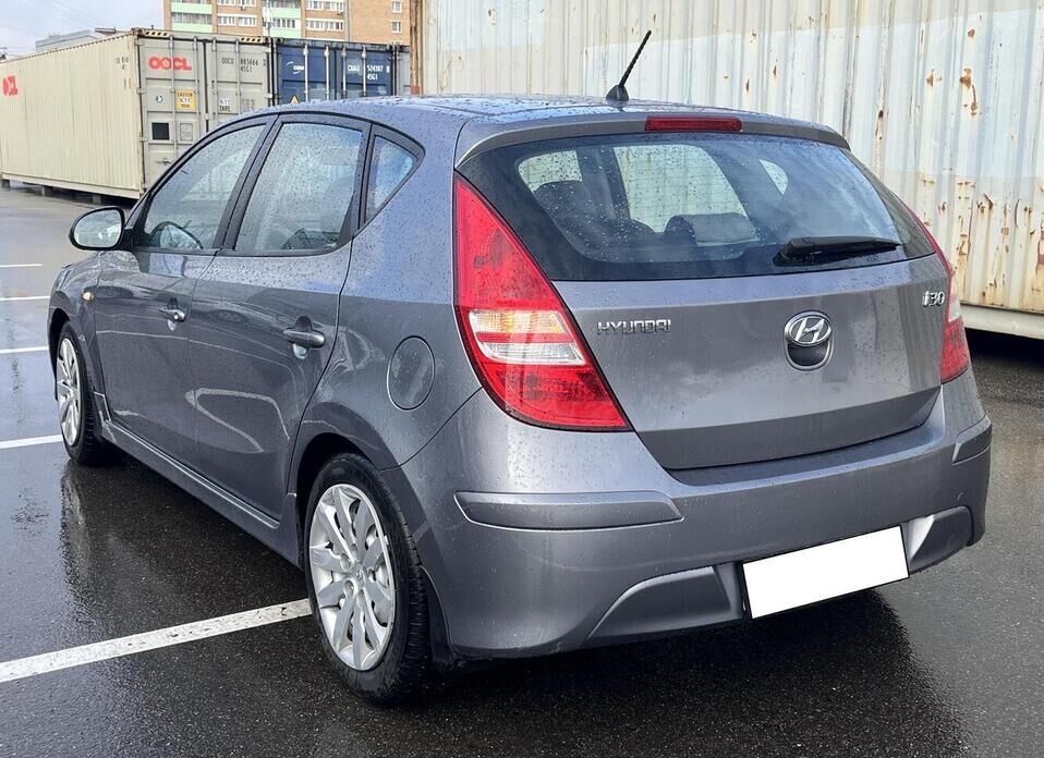 Hyundai i30, I Рестайлинг 1.6 MT (126 л.с.)