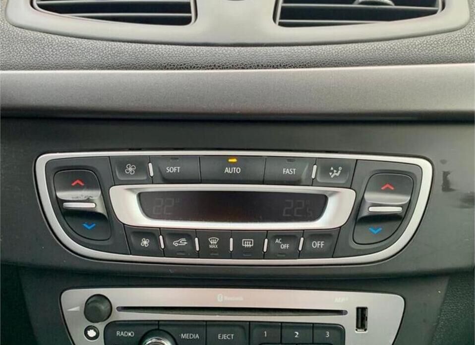 Renault Fluence 1.6 MT (106 л.с.)