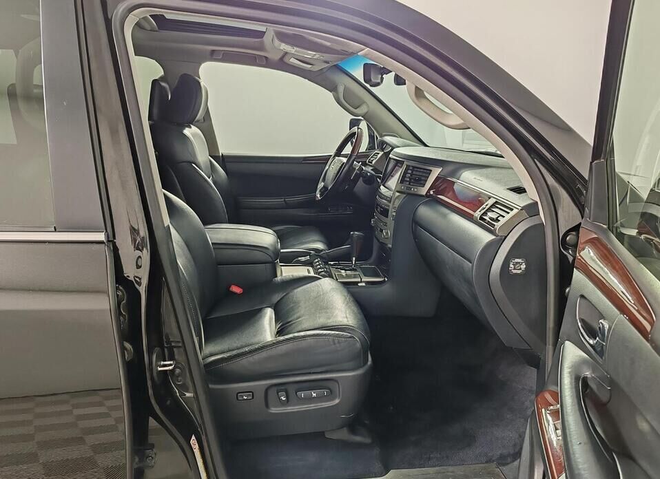 Lexus LX, III Рестайлинг 570 5.7 AT (367 л.с.) 4WD
