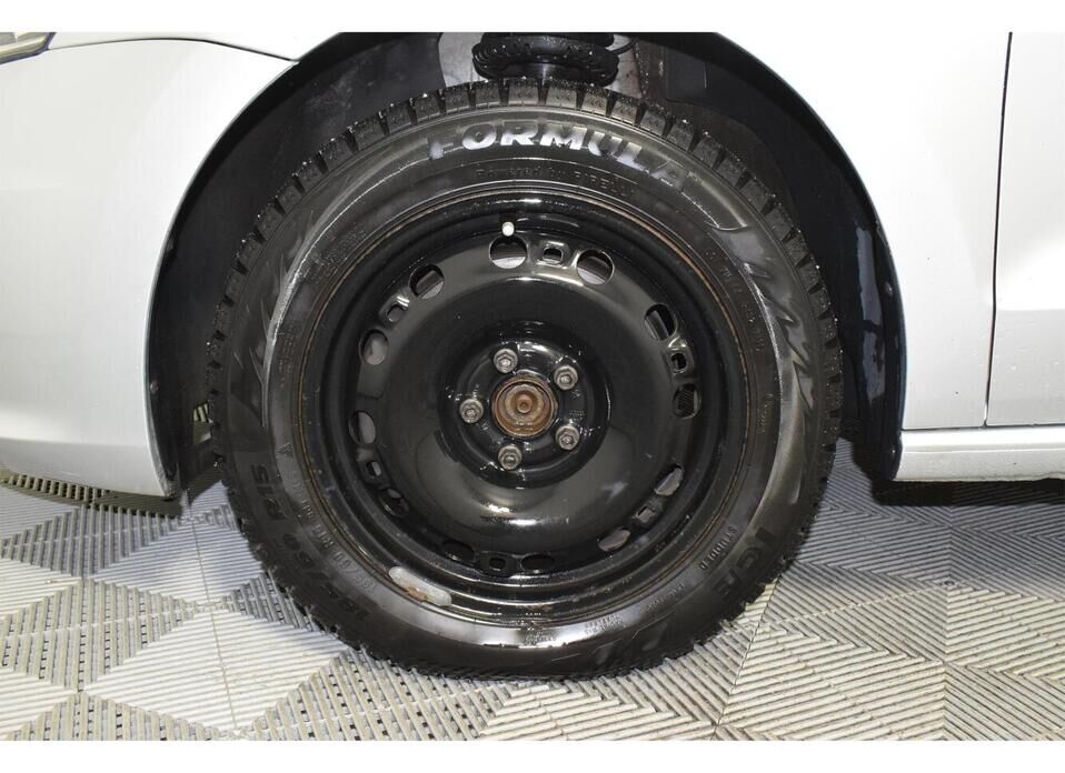 Volkswagen Polo, V Рестайлинг 1.6 AT (110 л.с.)