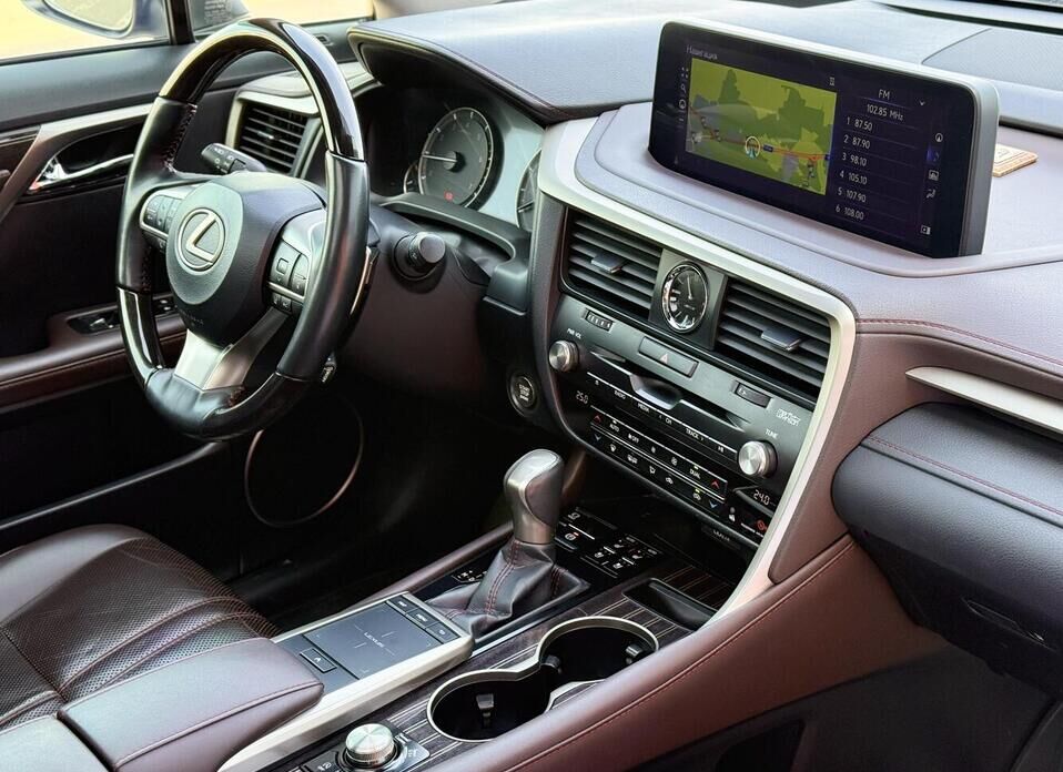 Lexus RX, IV Рестайлинг 300 2.0 AT (238 л.с.) 4WD