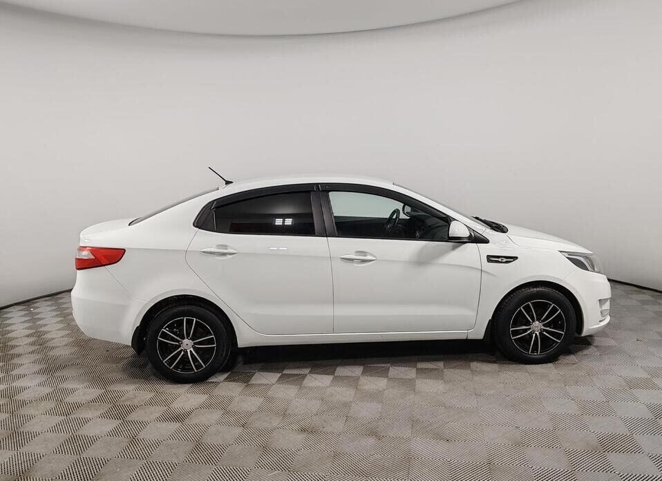 Kia Rio 5-speed 1.6 MT (123 л.с.)