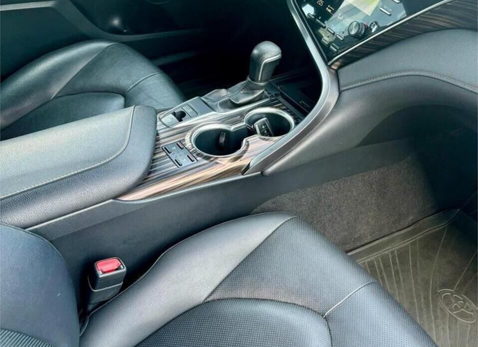 Toyota Camry, VIII (XV70) 2.5 AT (181 л.с.)