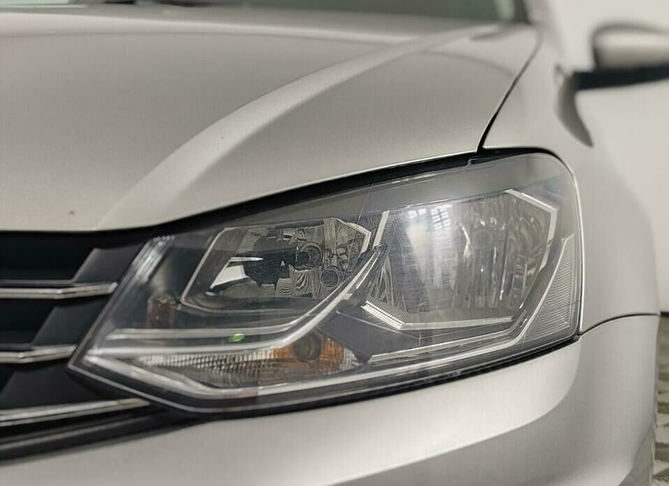 Volkswagen Polo 1.6 AT (110 л.с.)