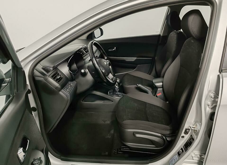 Kia Rio 5-speed 1.6 MT (123 л.с.)