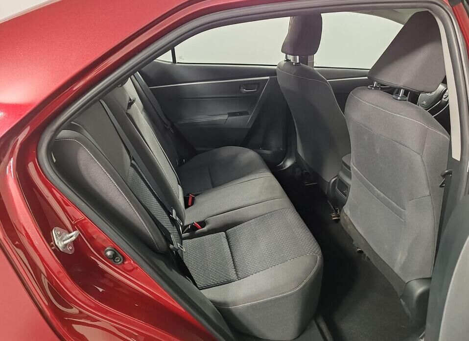 Toyota Corolla, XI (E160, E170) Рестайлинг 1 1.6 CVT (122 л.с.)