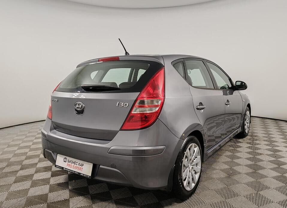 Hyundai i30, I Рестайлинг 1.6 MT (126 л.с.)