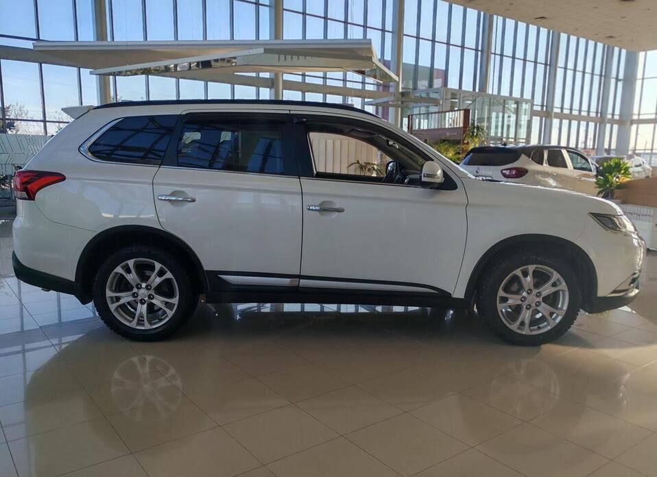 Mitsubishi Outlander, III Рестайлинг 3 2.4 CVT (167 л.с.) 4WD