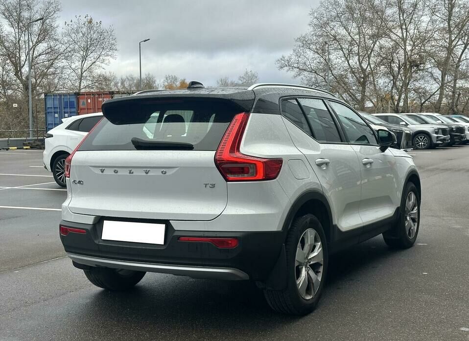 Volvo XC40 1.5 AT (150 л.с.)