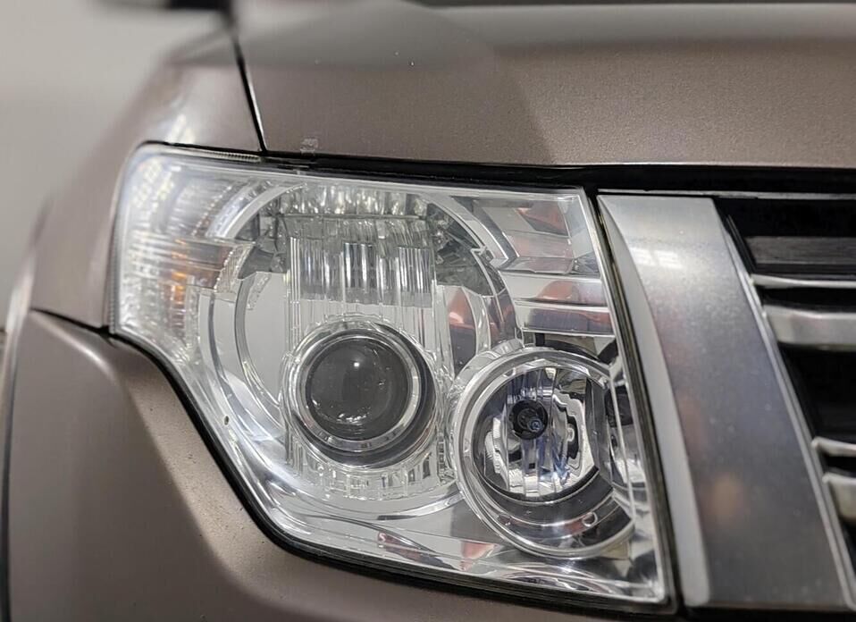 Mitsubishi Pajero, IV Рестайлинг 1 3.2d AT (200 л.с.) 4WD