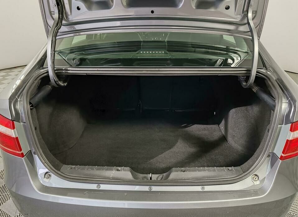 LADA (ВАЗ) Vesta 1.6 MT (106 л.с.)