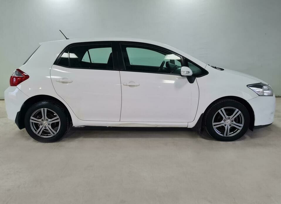 Toyota Auris 1.6 AT (124 л.с.)