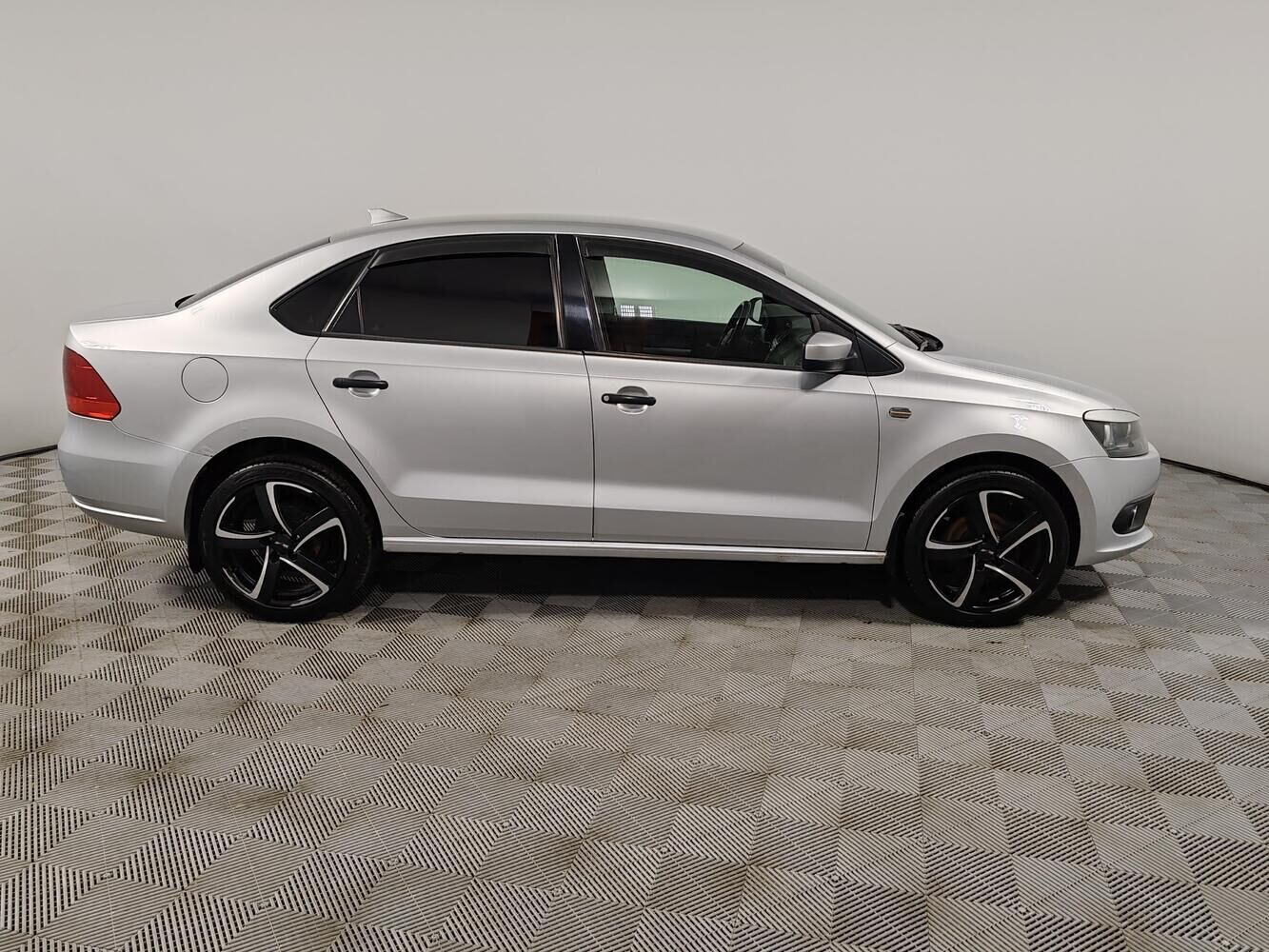 Volkswagen Polo, 2011&nbsp;г., 327&nbsp;948&nbsp;км