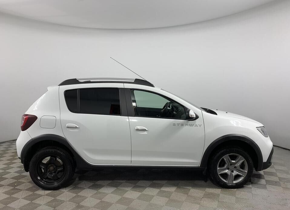Renault Sandero Stepway 1.6 AT (102 л.с.)