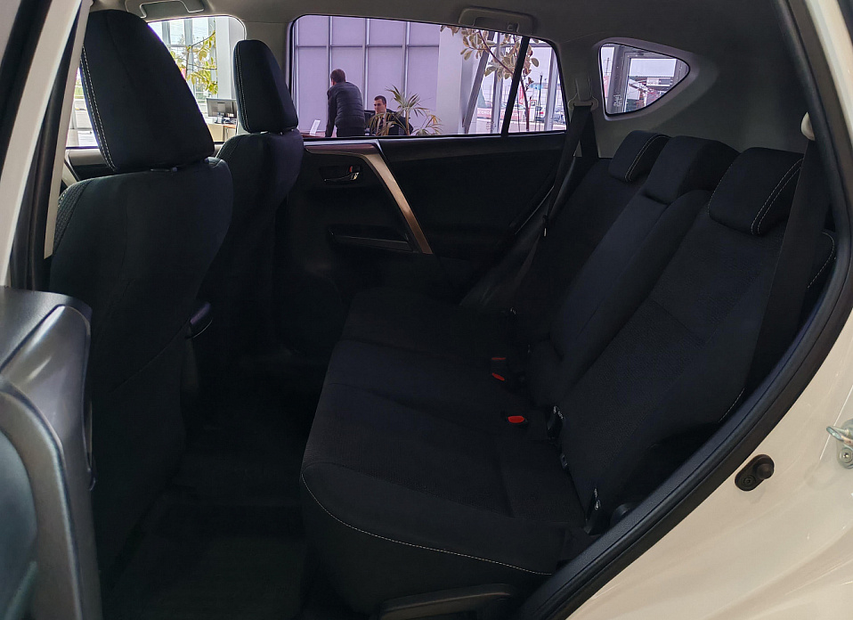 Toyota RAV4, IV (XA40) Рестайлинг 2.0 CVT (146 л.с.) 4WD