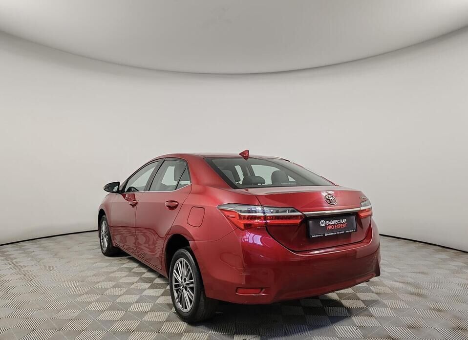 Toyota Corolla, XI (E160, E170) Рестайлинг 1 1.6 CVT (122 л.с.)