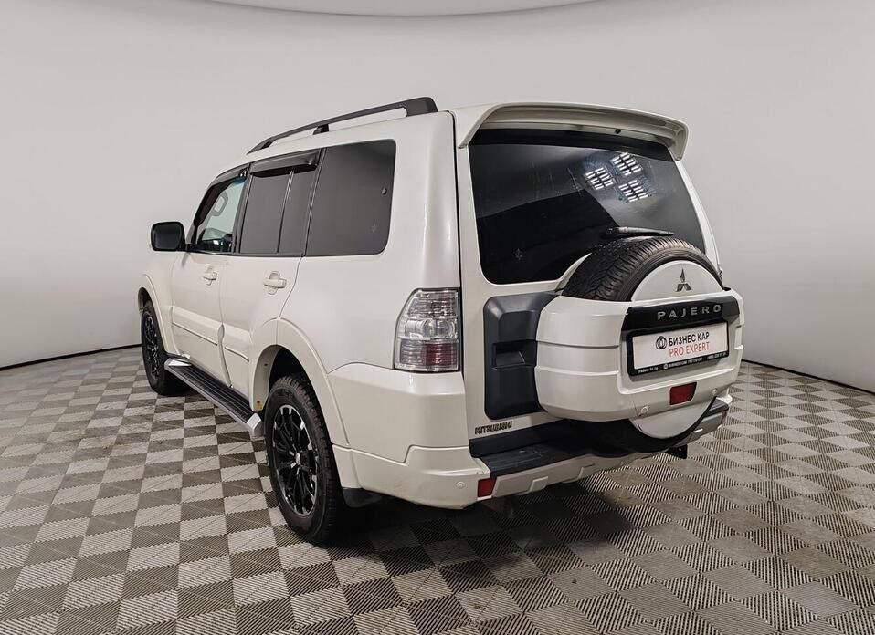 Mitsubishi Pajero, IV Рестайлинг 1 3.2d AT (200 л.с.) 4WD