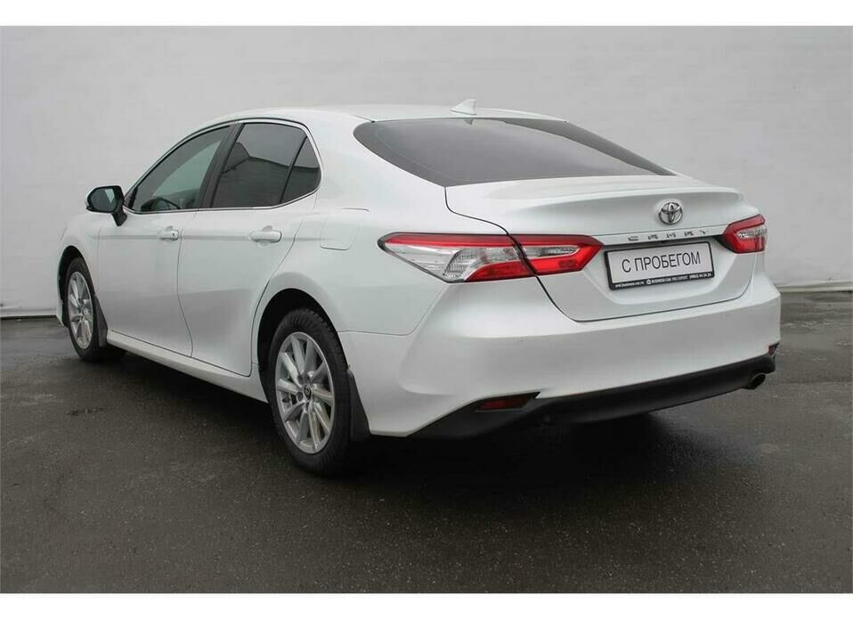 Toyota Camry 2.5 AT (200 л.с.)