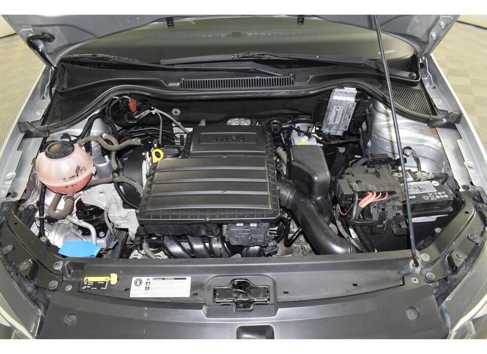 Volkswagen Polo, V Рестайлинг 1.6 AT (110 л.с.)