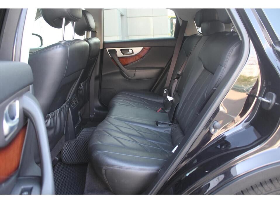 Infiniti FX FX37 3.7 AT (333 л.с.) 4WD