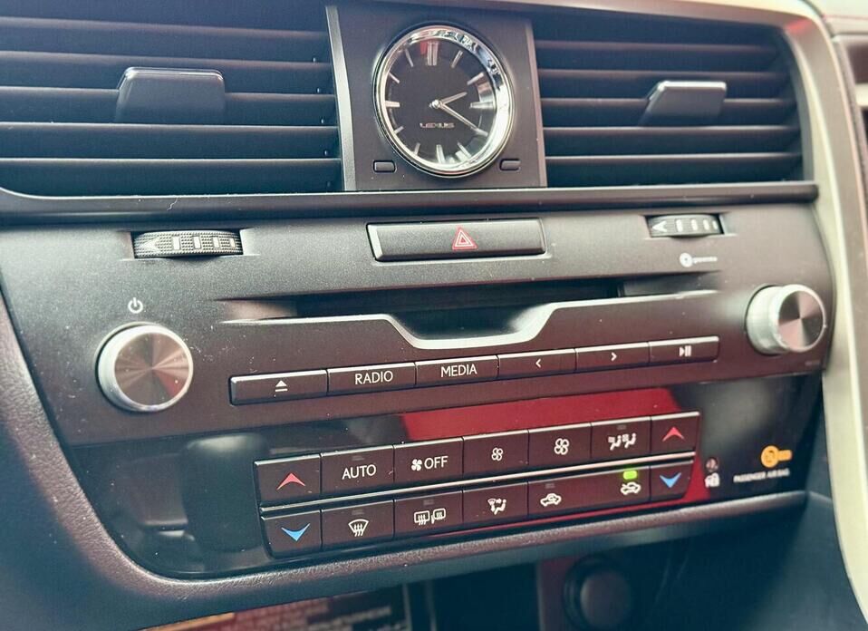 Lexus RX, IV 200t 2.0 AT (238 л.с.)